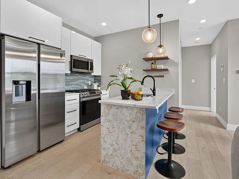 1102 Staples St NE #301 — Photo 8