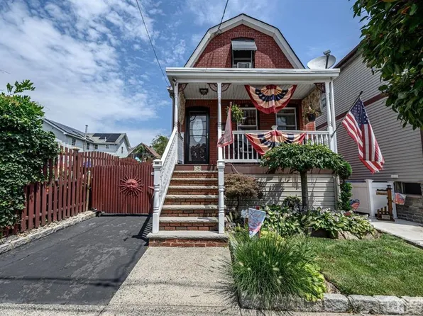 60 Douglas St, Fords, NJ 08863