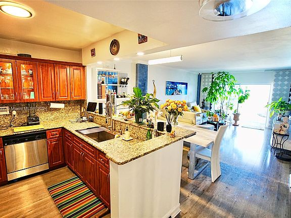 4th image of 1455 N Treasure Dr #Penthouse P