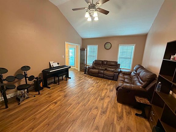 5th image of 721 Sagittarius Ave