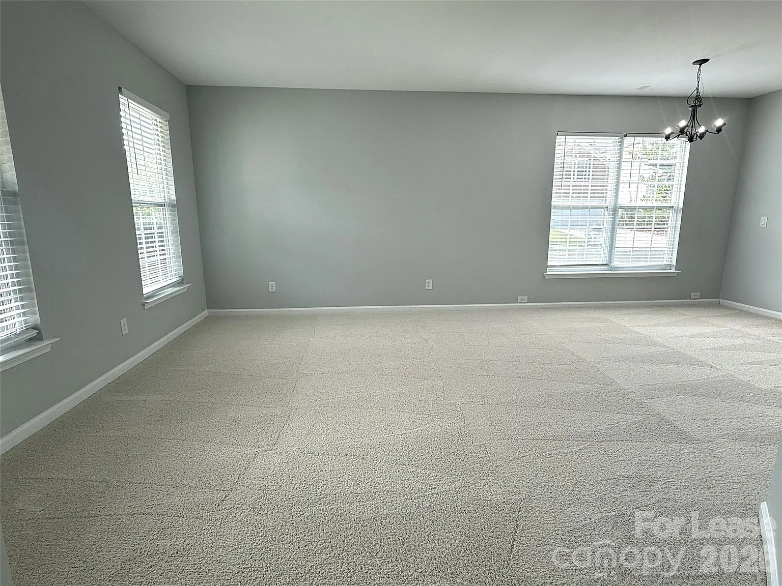 4 bed, 2.5 bath, 2634 sqft, $2,700 — Photo 4