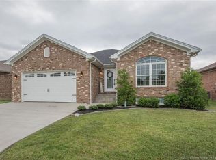 4002 Fields Ln, New Albany, IN 47150