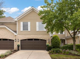 11124 Indian Woods Dr, Indian Head Park, IL 60525