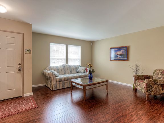 2nd image of 7528 Cottonwood Dr SE