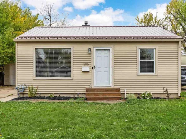 1206 35th St NE, Cedar Rapids, IA 52402