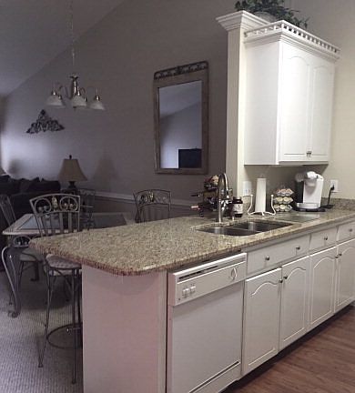 4th image of 302 S Harding Dr