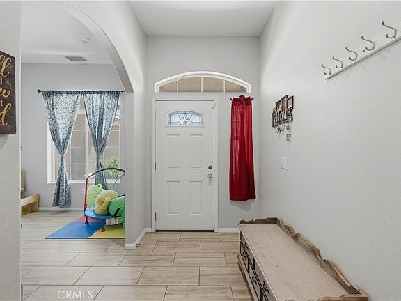3rd image of 8984 Peach Ave
