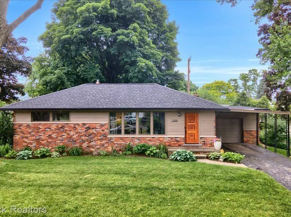 2515 Winkleman Dr, Waterford, MI 48329