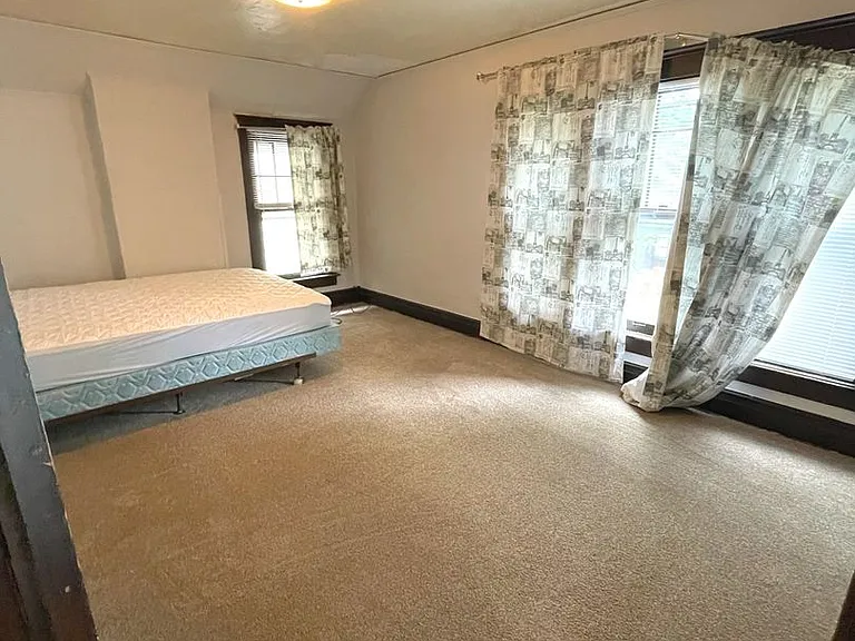 1011 Vaughn St — Photo 11