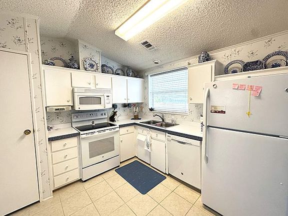 2nd image of 25521 Impatiens Ct #L-207