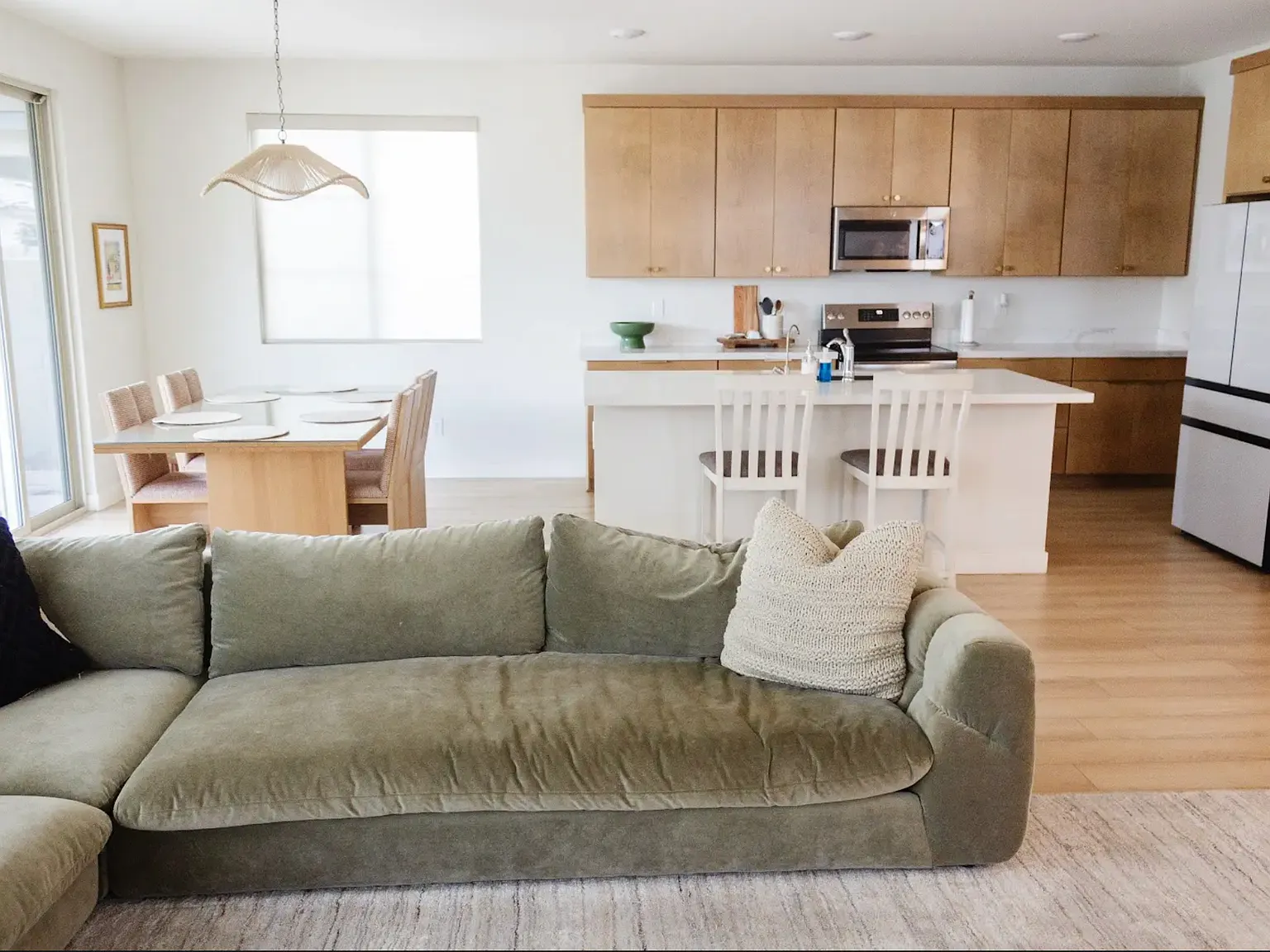 3 bed, 2.5 bath, 2040 sqft, $2,750 — Photo 3