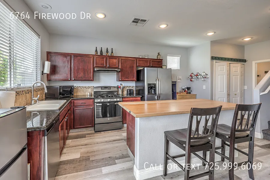SW Las Vegas 3BR Mid Term Rental — Photo 4