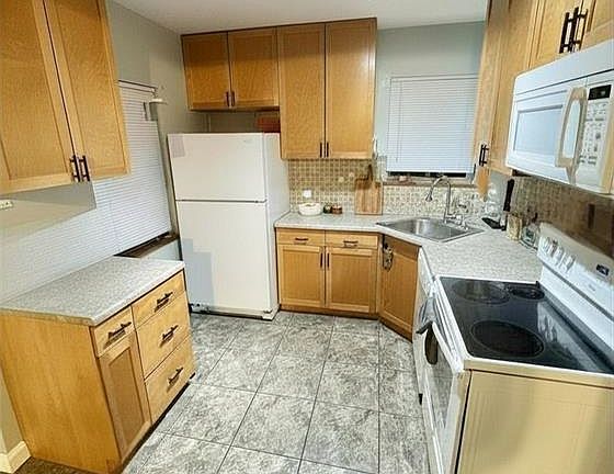 5th image of 504 W Ripa Ave