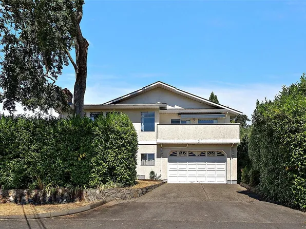 3301 Argyle Pl, Saanich, BC V8P 5R8