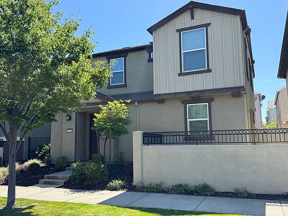 2nd image of 2226 Village Green Dr