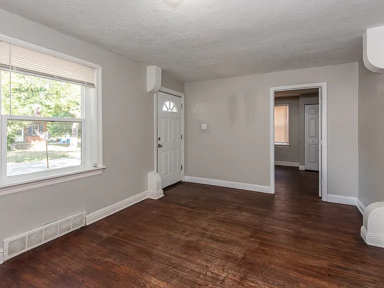 320 Henquin Dr — Photo 7
