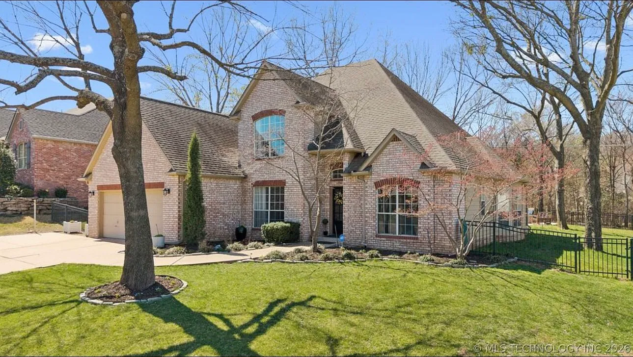 4 bed, 2845 sqft, $3,800 — Photo 2