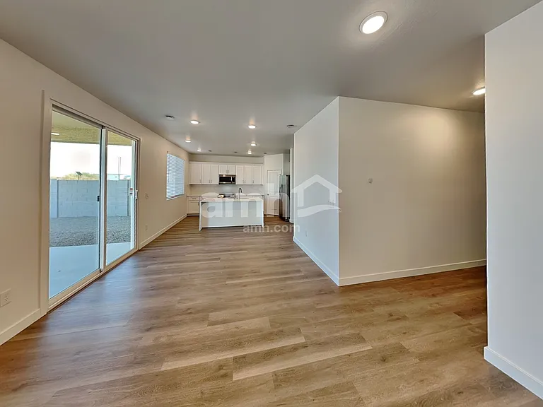 4536 S 98th Ln — Photo 6