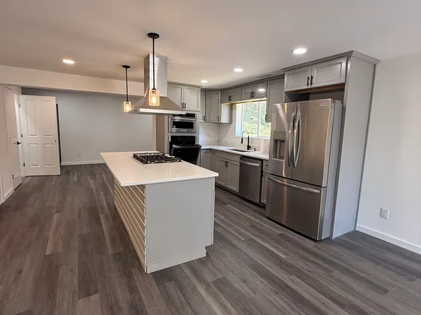 725 E Magnolia Ave, Burlington, WA