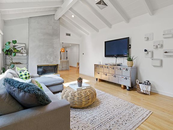 4th image of 4703 Santa Lucia Dr