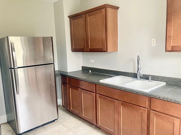 4th image of 332 Spencer St #1