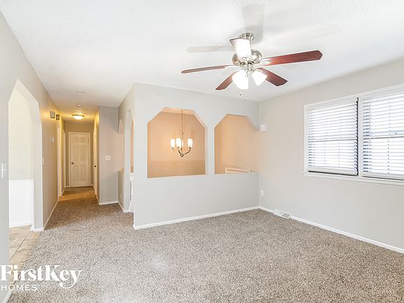 3rd image of 103 SE Flagstone Dr