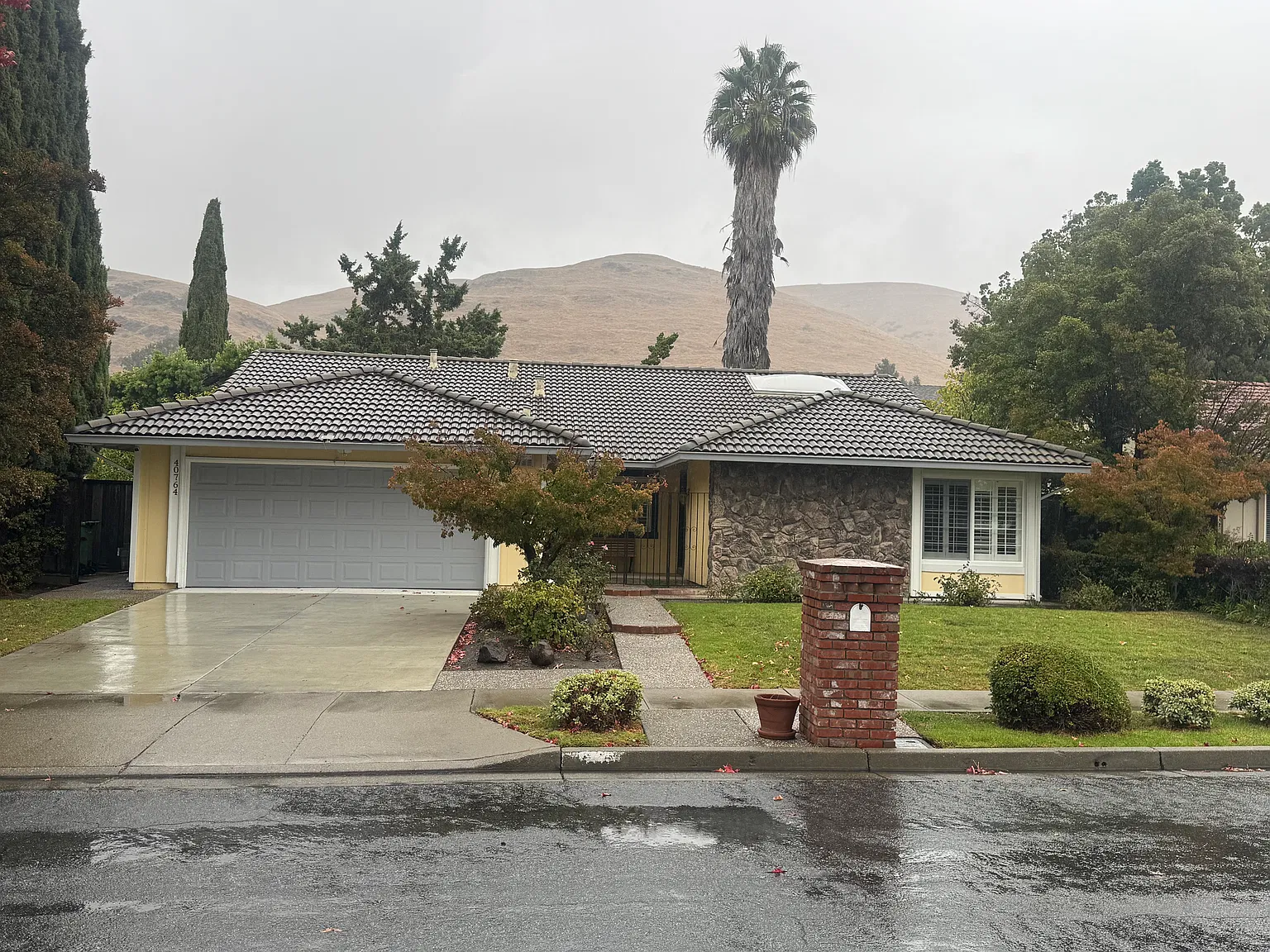 4 bed, 1896 sqft, $5,000 — Photo 1