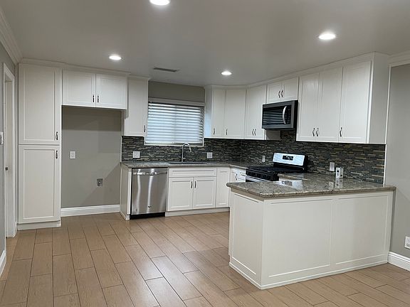2nd image of 3407 Redlands Dr
