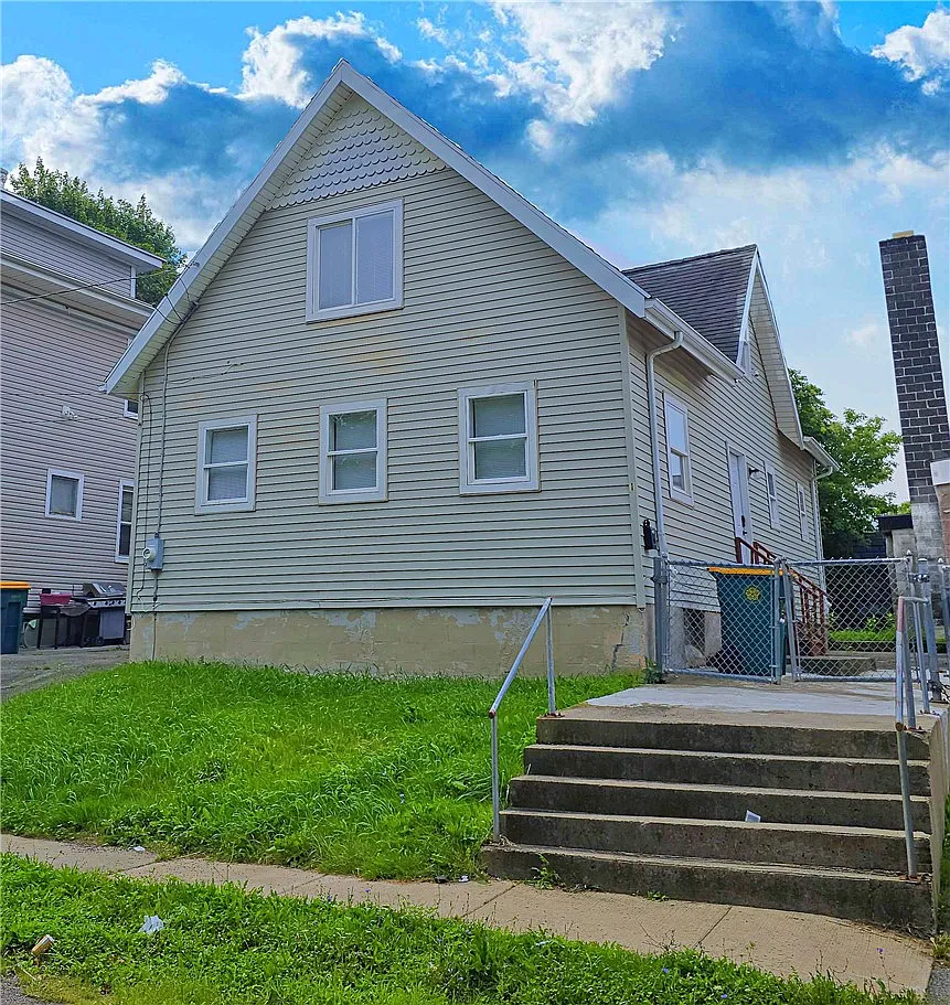 5 bed, 2.0 bath, 1798 sqft, $1,700 — Photo 1