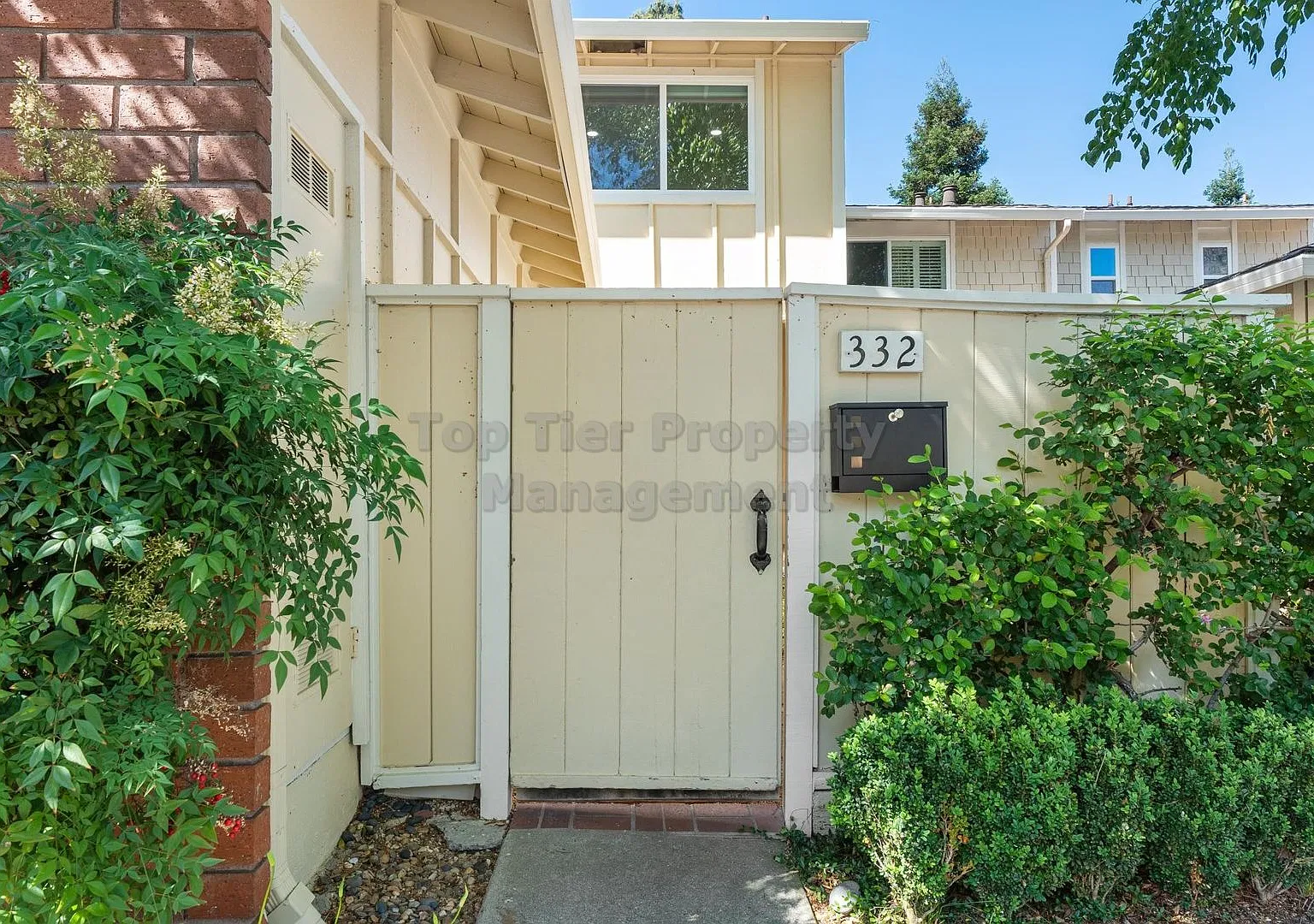 Beautifully Remodeled 3 Bed, 2.5 Bath, 1,796 Sqft Walnut Creek Townhouse Available 11/20 For Lease! — Photo 2
