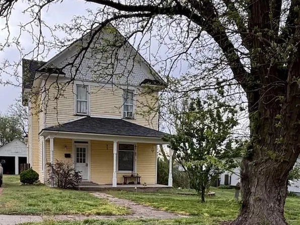 318 W 9th St, Larned, KS 67550