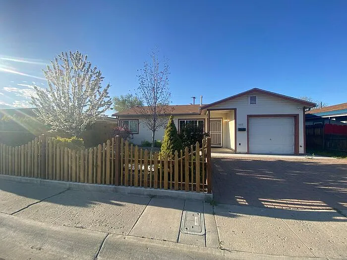 605 Cranleigh Dr photo 1