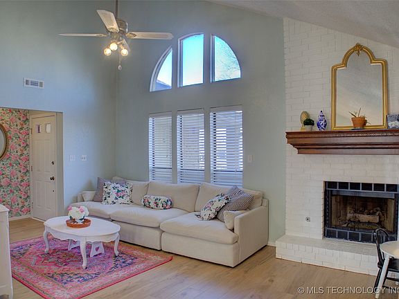 4th image of 1208 E 139th St