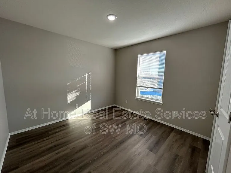 702 E Watermill Cir — Photo 13
