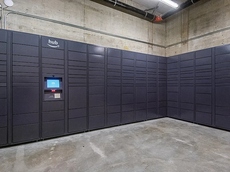 24/7 package service with Amazon Lockers