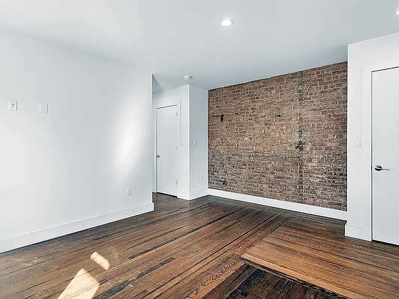 3rd image of 190 Norfolk St APT 4