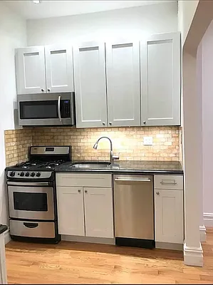 Rented by CitySites Real Estate Group | media 3