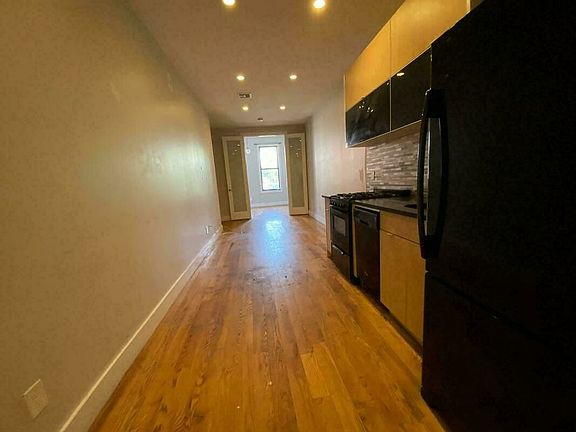 2nd image of 77 Jefferson Ave #4L