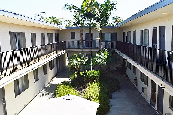 Sierra Madre Apartments — Photo 15