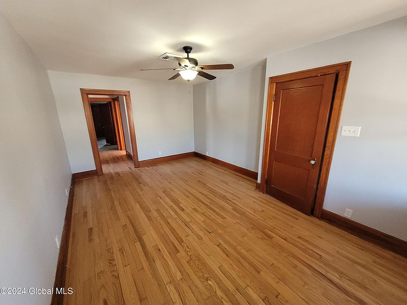 3rd image of 40 Mathias Avenue