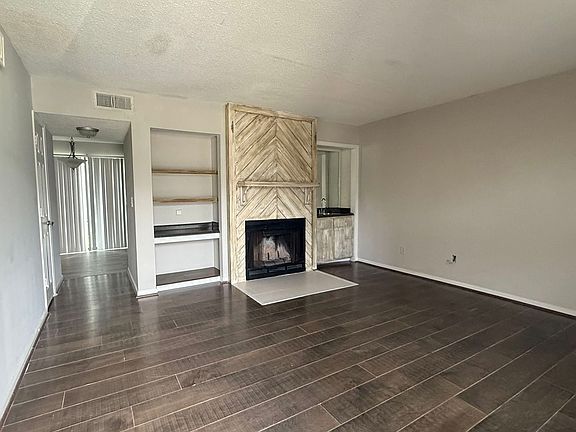 2nd image of 8016 Thelen St