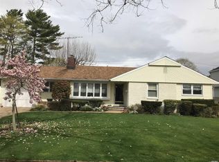 1947 Ladenburg Dr, Westbury, NY 11590