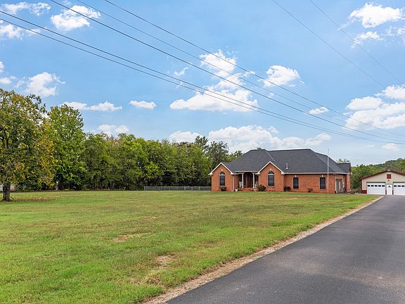 3rd image of 407 Goshen Rd