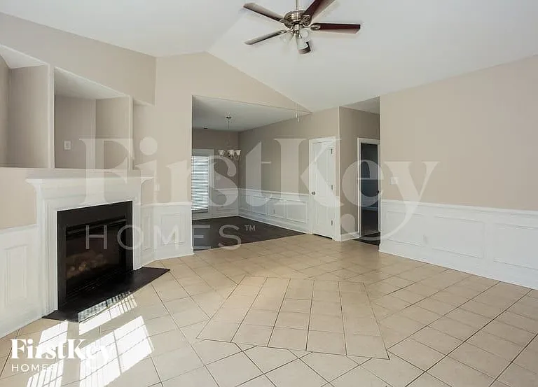 1391 Napa St NW — Photo 3