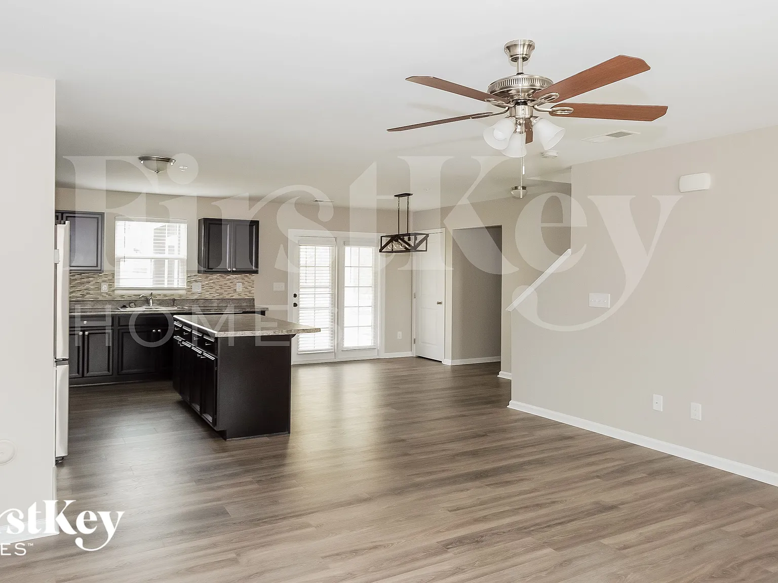 4 bed, 2.5 bath, 2006 sqft, $2,380 — Photo 4