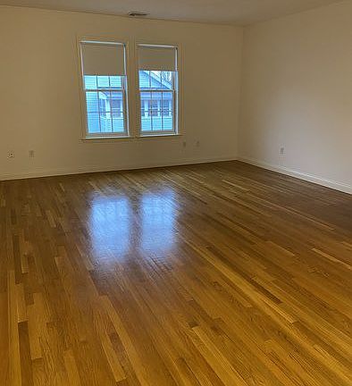 3rd image of 16 Brooks Park APT 8