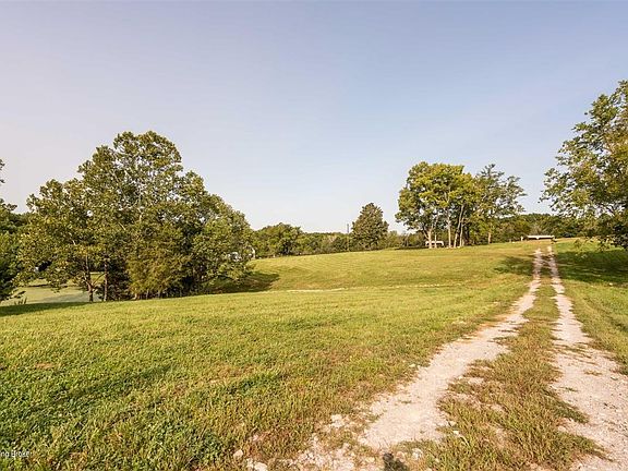 5th image of 706 Hobbs Ln
