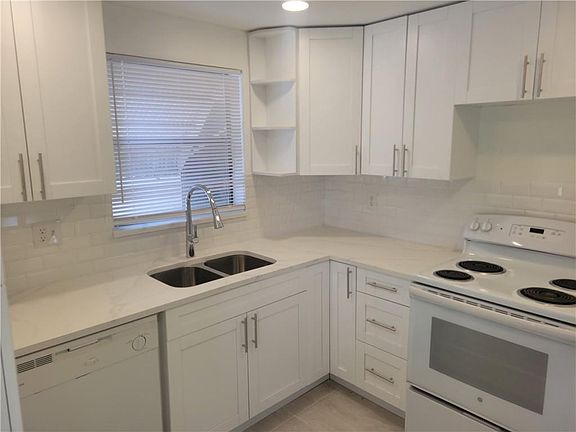 2nd image of 205 SE 10th Street #06 E