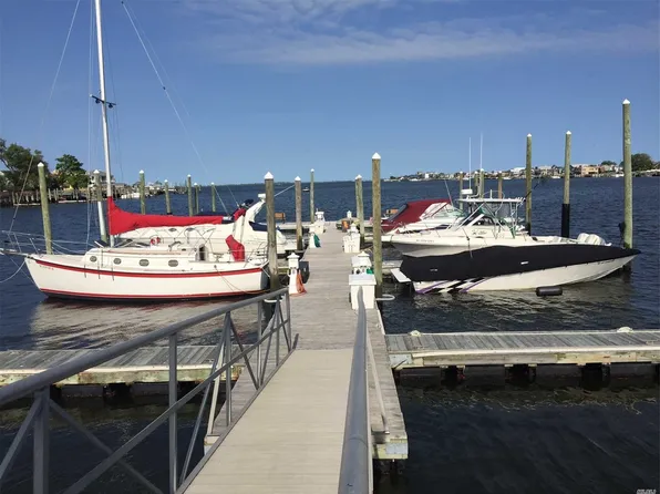 100-11 Baker Ct, Island Park, NY 11558