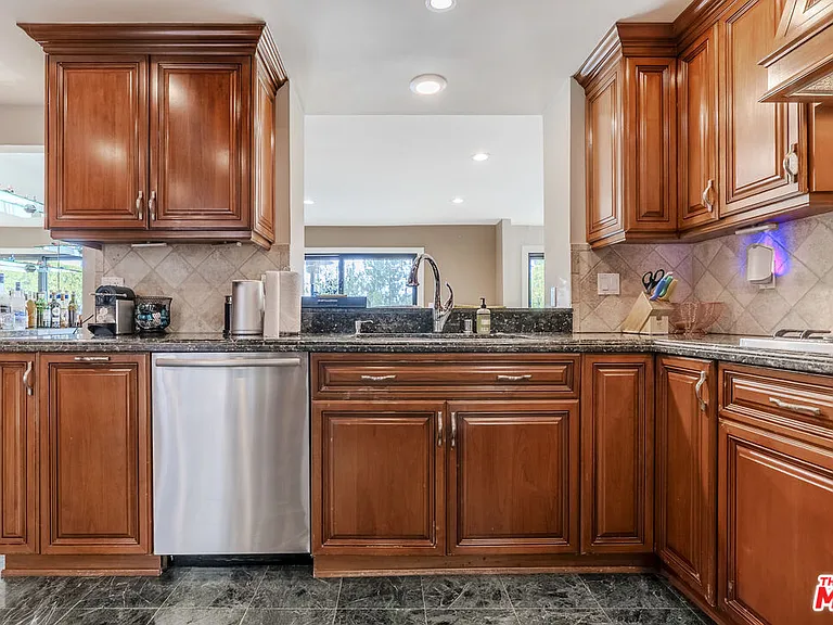 2637 Angelo Dr — Photo 22